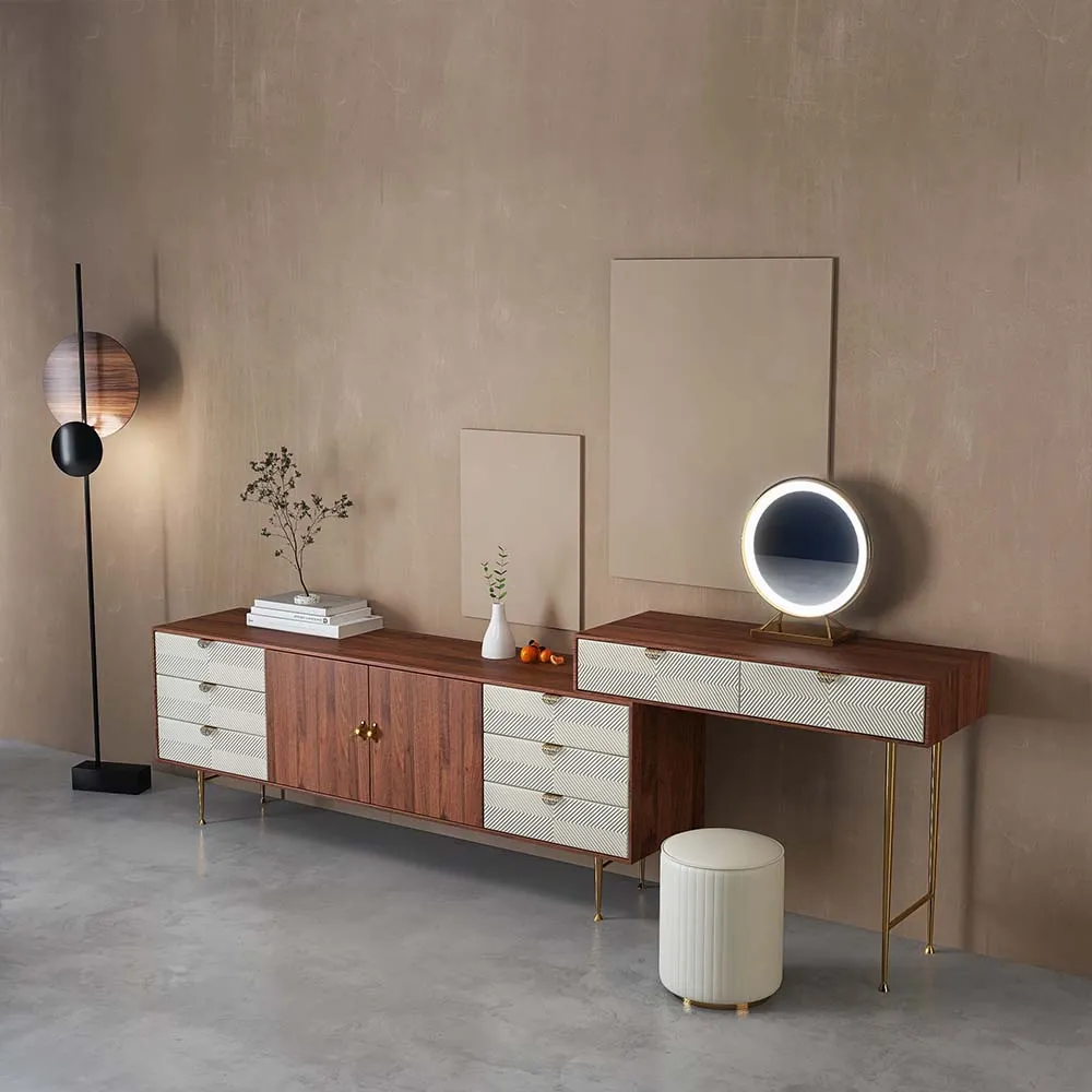 Vintage Bedroom Corner Makeup Desk