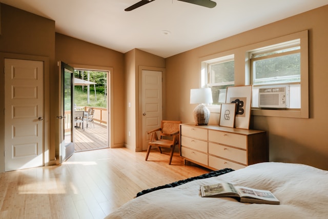 a Minimalist bedroom