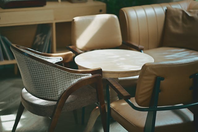 Elegant Mid-Century Modern Living Room Seating