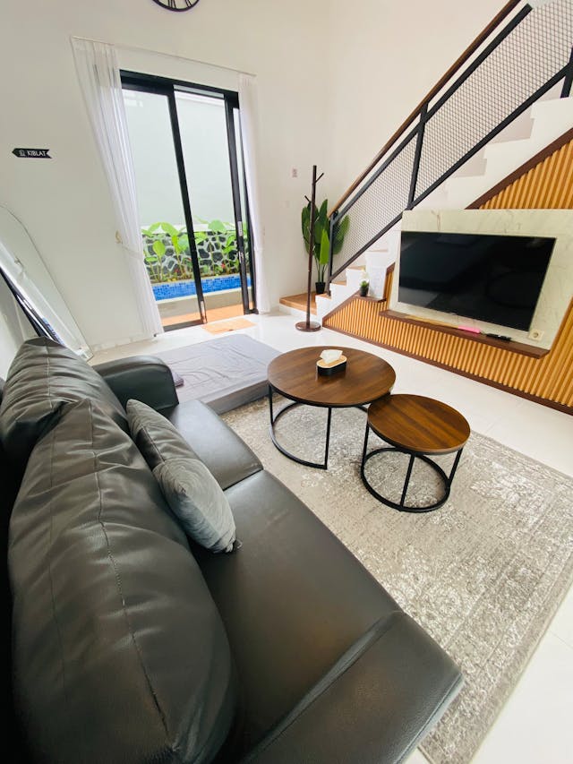 Modern Living Room with Stylish Decor and TV