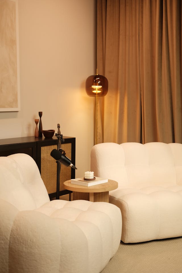 cozy-neutral-living-room-with-modern-boucle-sofas