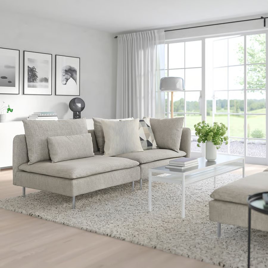 IKEA SÖDERHAMN Sofa with Open End and cushions near a rectangular coffee table, a floor lamp and a console table in a bright and modern living room